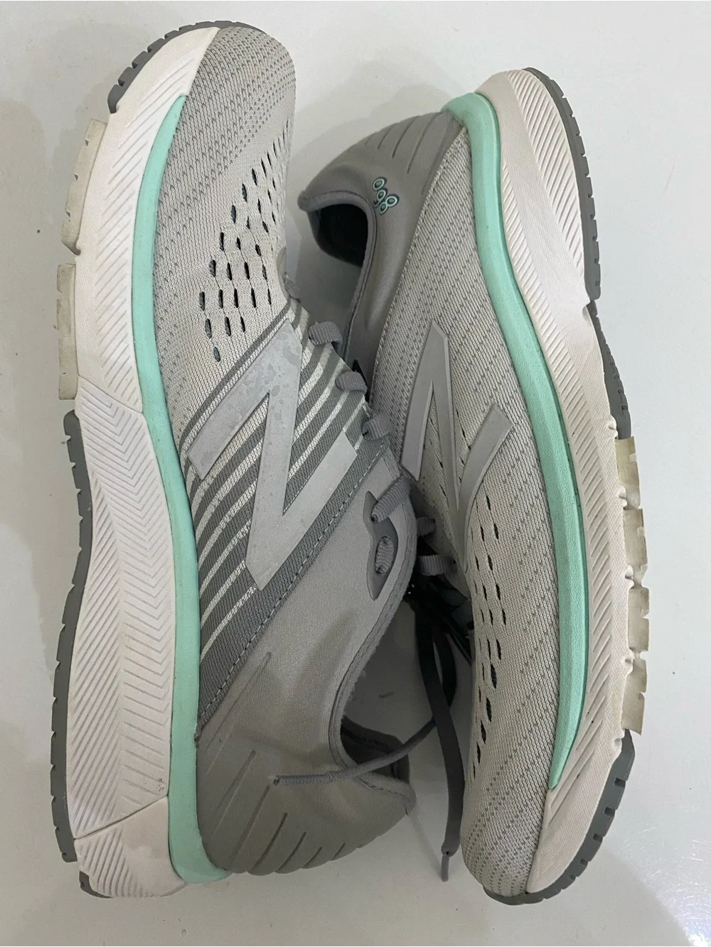 New Balance  860 Women's Light Gray Athletic Sneakers with Mint Trim